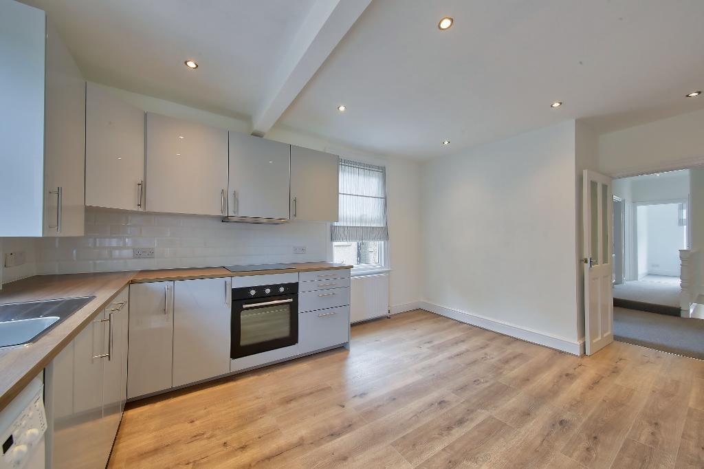 2 Bedroom To Let in Kingston Road, Wimbledon Chase, SW20 8JR
