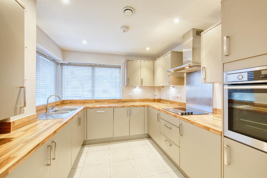 328 Kingston Road, London, SW20 8BU