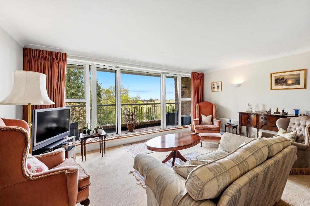 Oatlands Drive, Weybridge, Surrey, KT13 9DF