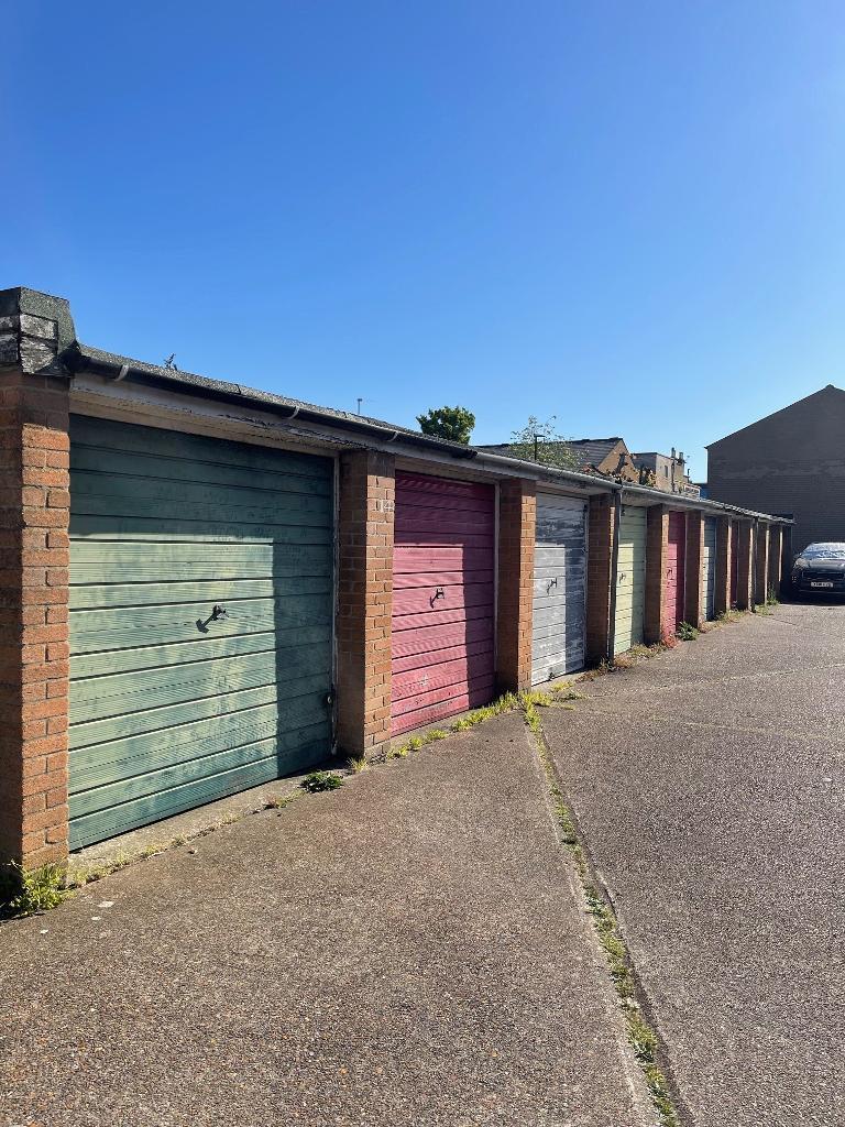 Wilmore End, South Wimbledon, London, SW19 3DF